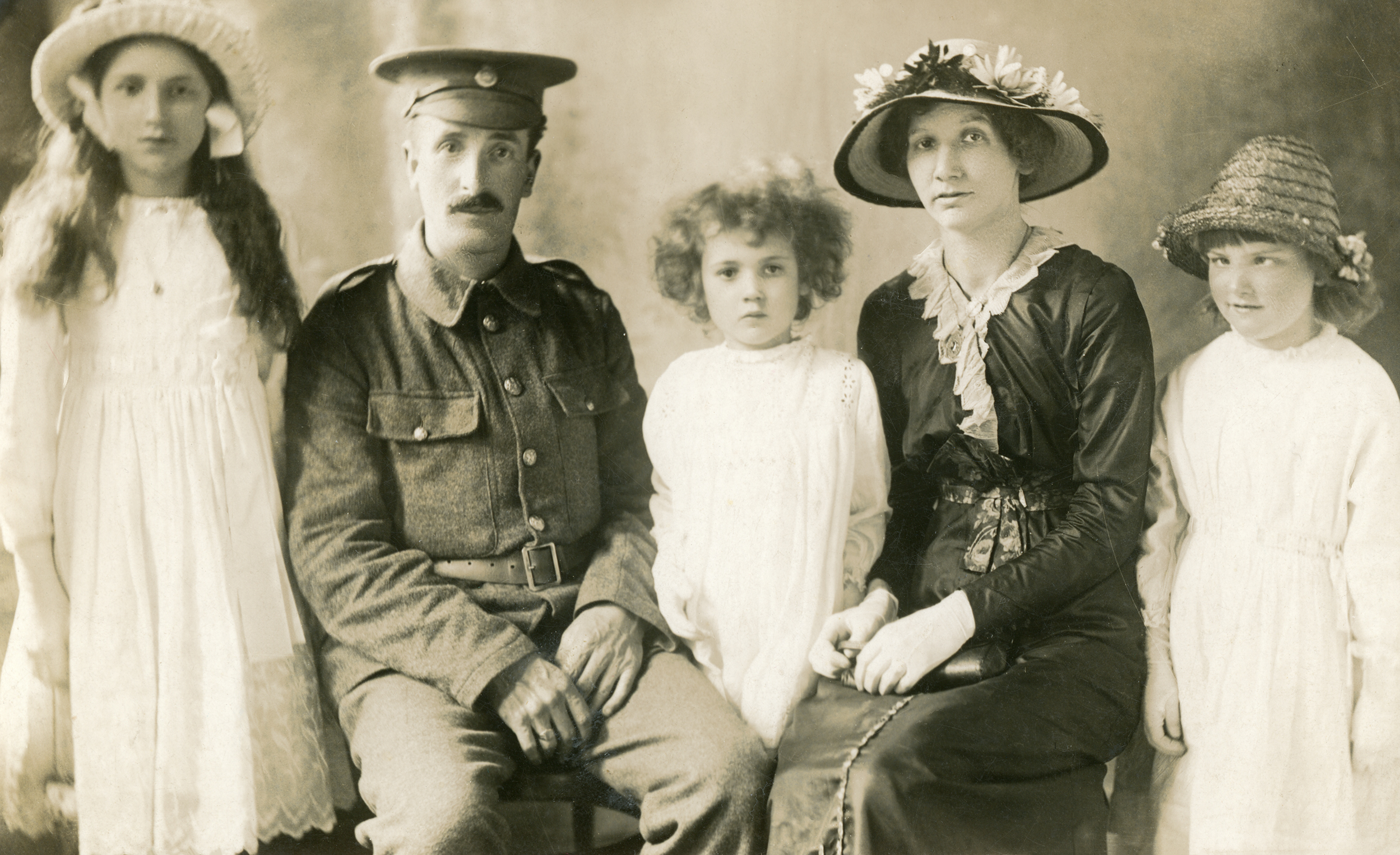 Frederick William and Louisa Ellen Baxter with children